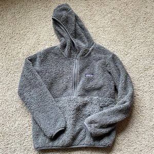 Patagonia pull over 1/2 zip fleece.